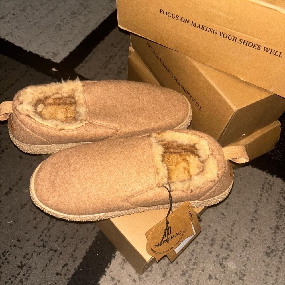 Cozy & Comfortable Slip-On Slippers - Picture 3 of 5